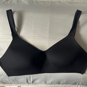 Lululemon black wireless bra 32D